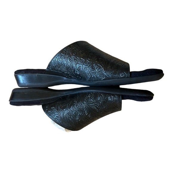 Walking Cradles Black Tooled Cath Leather Sandal - Women - Picture 5 of 13